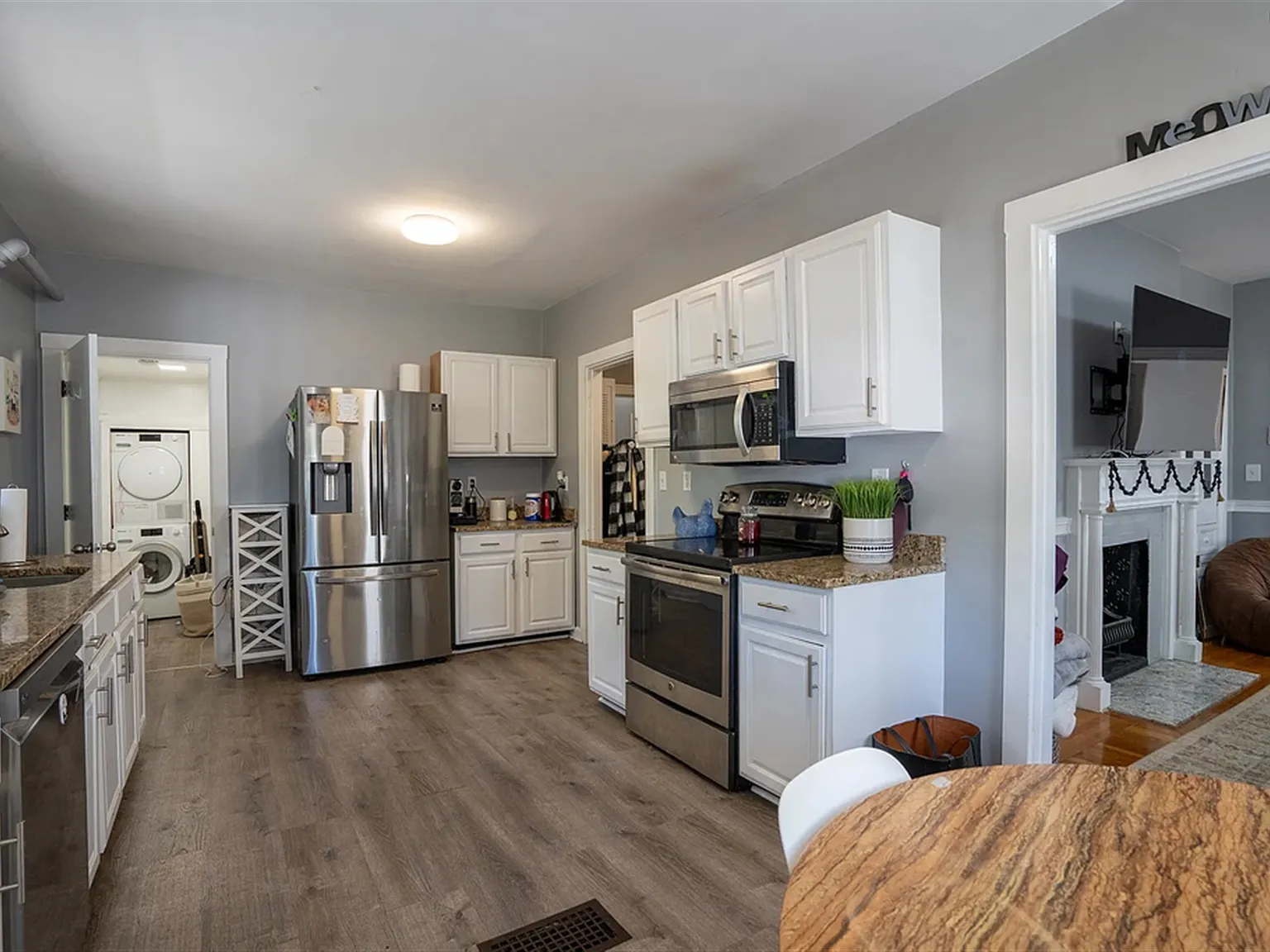 4 bed, 1.5 bath, 1400 sqft, $3,800 — Photo 2