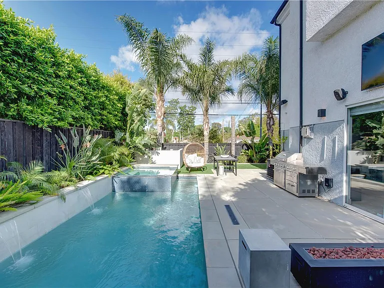 7330 De Soto Ave — Photo 35