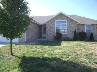 589 S Canterbury Ln, Nixa, MO 65714