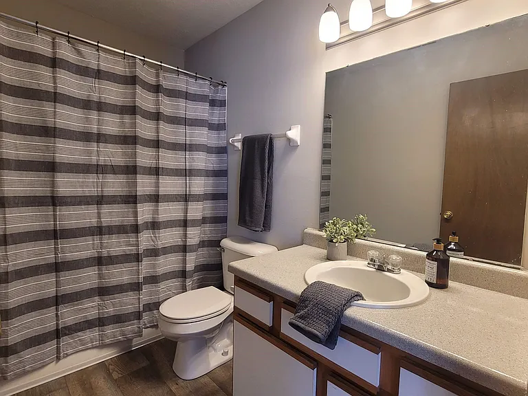 Classic Magnolia | En Suite