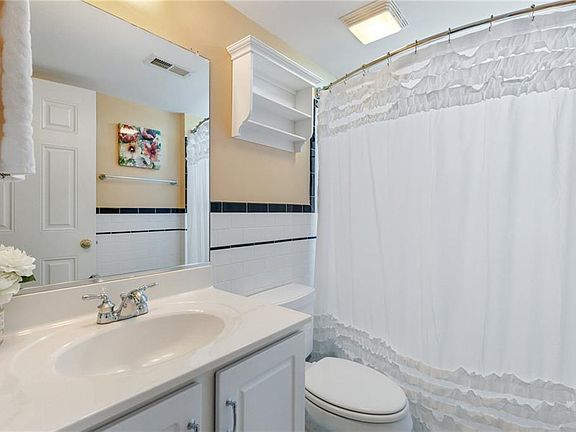 2nd image of 27 W Locke Ln