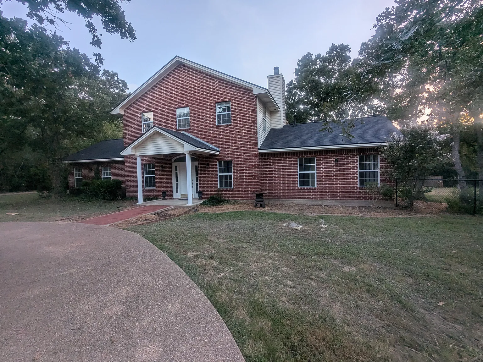 5 bed, 3.5 bath, 2950 sqft, $3,900 — Photo 2