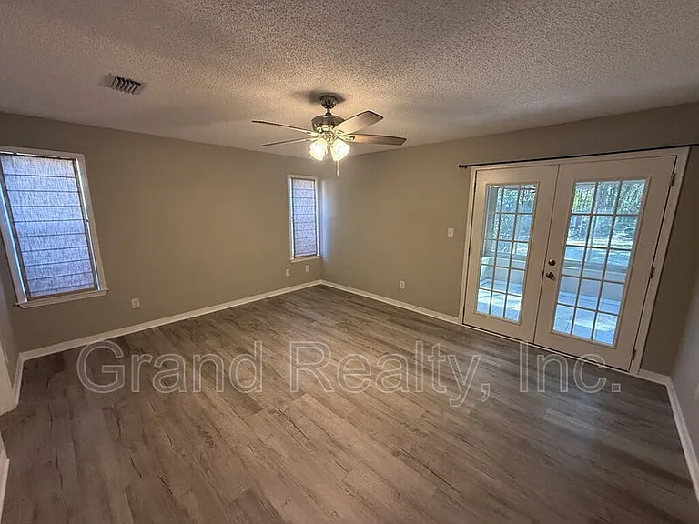 3965 Deerwood Cir — Photo 13