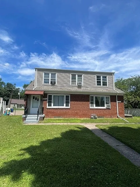 2 bed, 1300 sqft, $875 — Photo 1