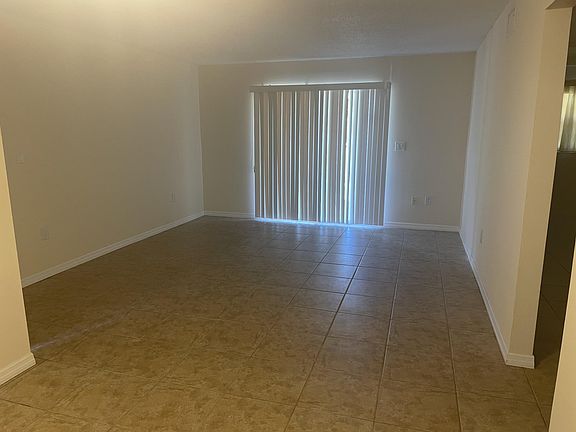 3rd image of 144 Berkshire Ln