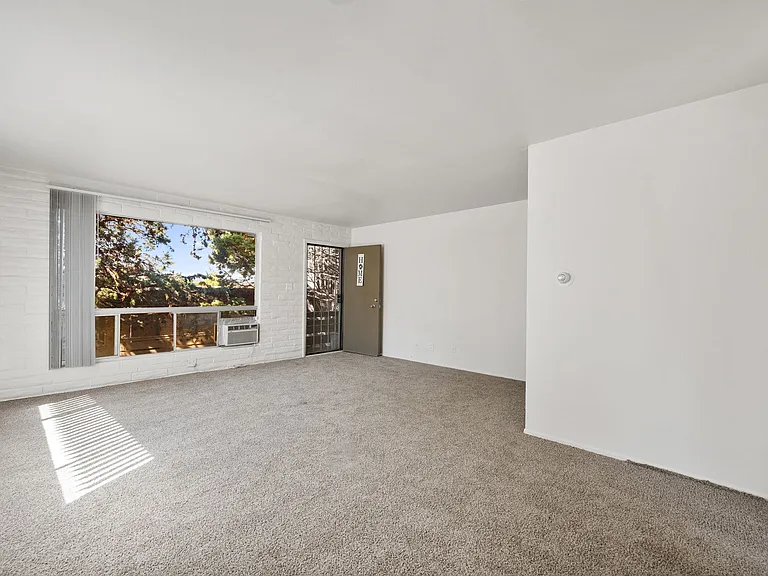 Carleton Terrace Apartments — Photo 17