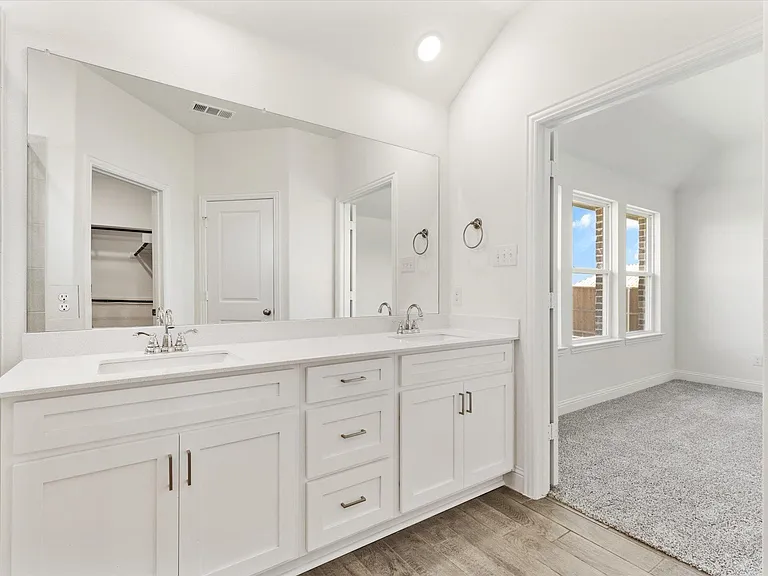 324 Amenduni Ln — Photo 27