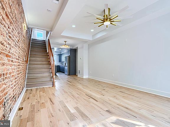 5th image of 825 N Montford Ave
