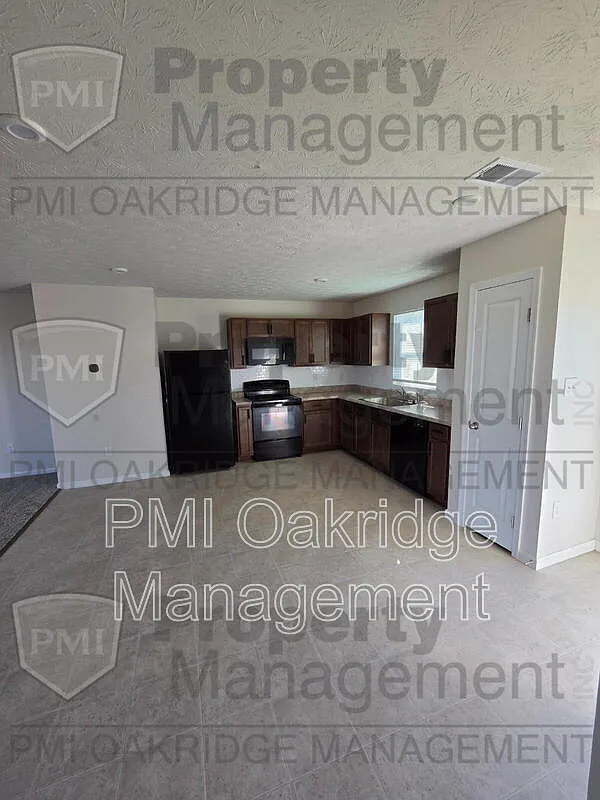 3 bed, 2.5 bath, 1440 sqft, $2,200 — Photo 4