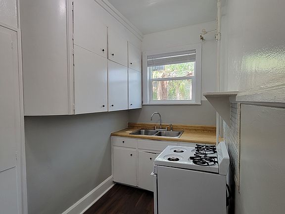 4th image of 205 16th Ave NE APT 11