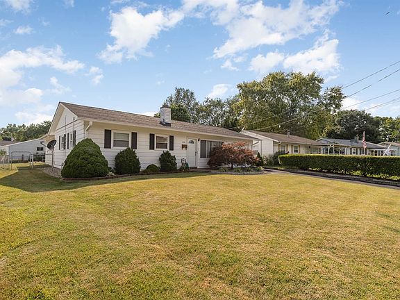 2nd image of 104 Whippoorwill Dr