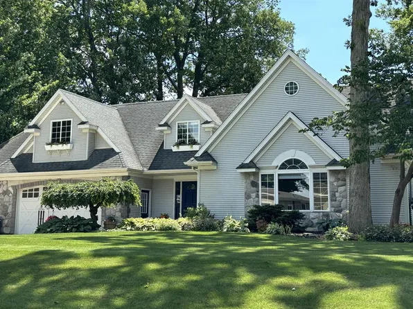 870 Lakeshore Dr, Columbiaville, MI 48421