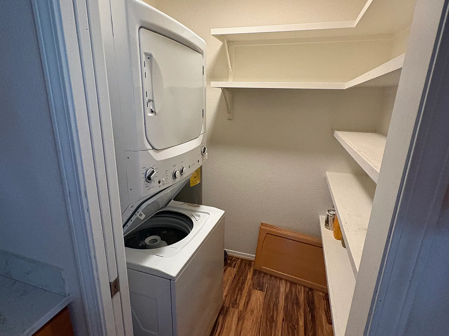2 bed, 806 sqft, $2,450 — Photo 2