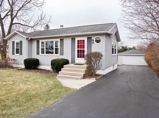 4 Echo Hill Rd, Oakwood Hills, IL 60013