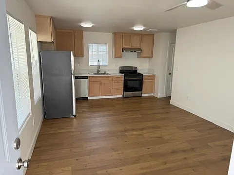 1 bed, 560 sqft, $2,450 — Photo 2