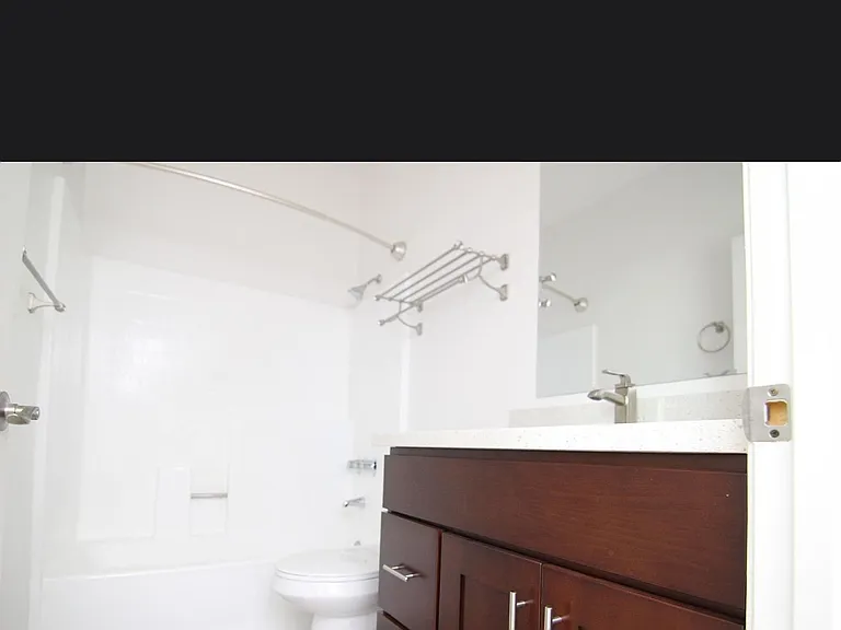 1130 Rexford Dr #4 — Photo 4