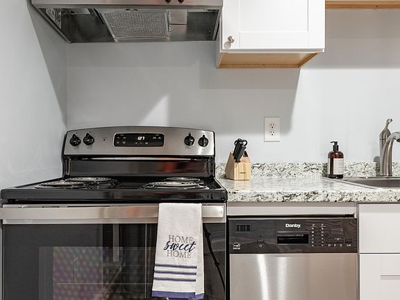3rd image of 3920 Camrose Ct