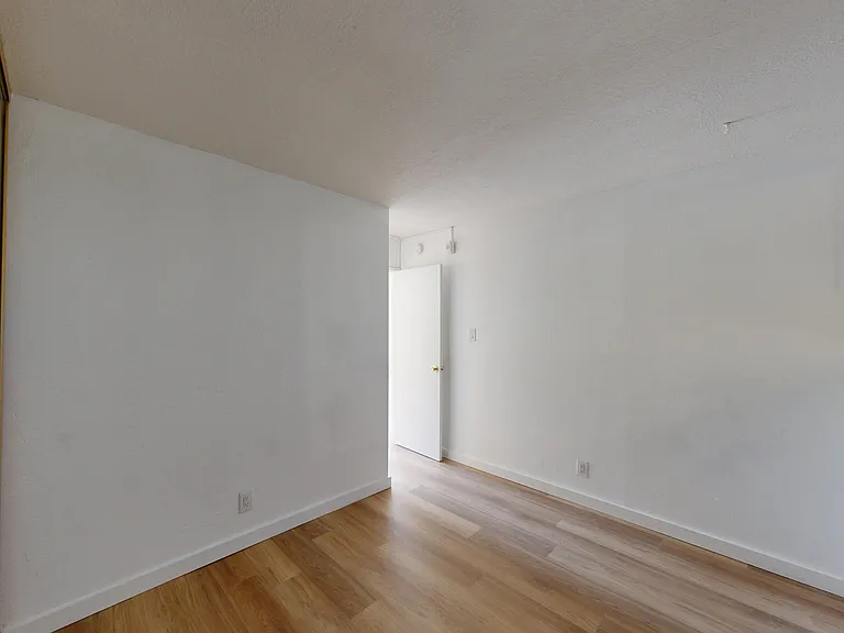 2055 Sacramento Street — Photo 9
