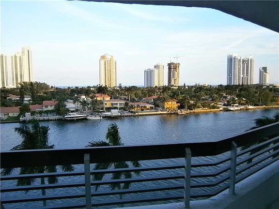 2nd image of 19195 Mystic Pointe Dr Ph 7