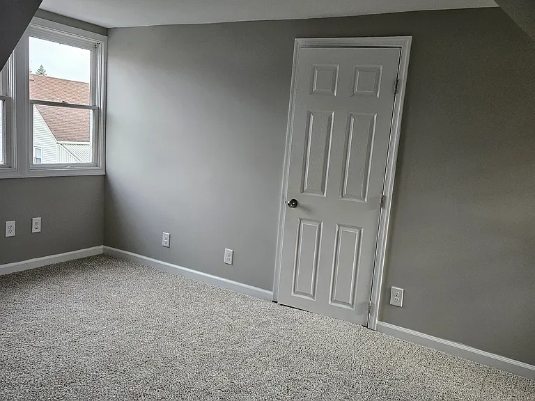 214 Somerset St — Photo 17