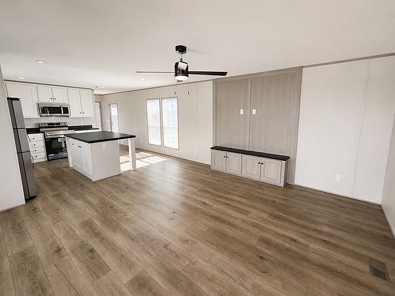 4th image of 23101 Green Oaks St #8
