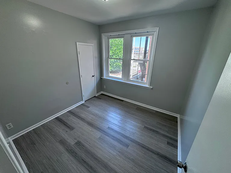 88 Pulaski St #10R — Photo 2