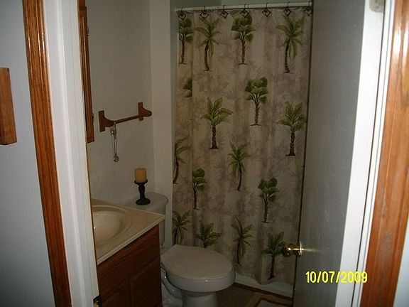 master bath 4 total bathrooms 2 full + 2 1/2