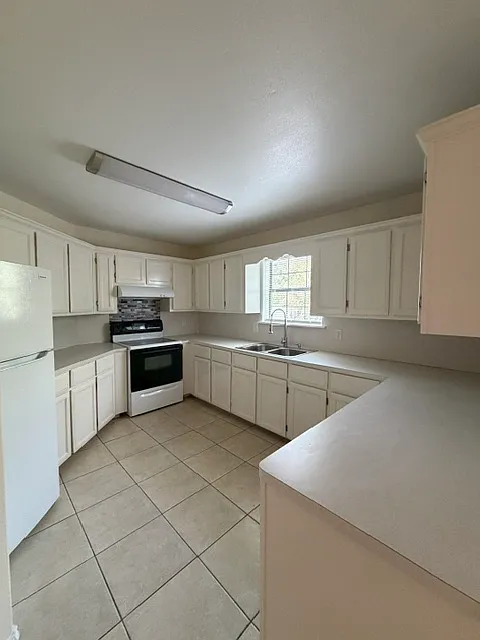 2218 S Tourist Drive - G — Photo 3