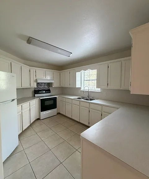 2218 S Tourist Dr #G — Photo 3