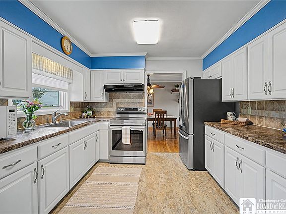 5th image of 39 W Fairmount Ave