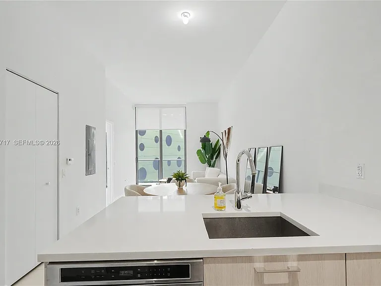 501 NE 31st St #302 — Photo 4