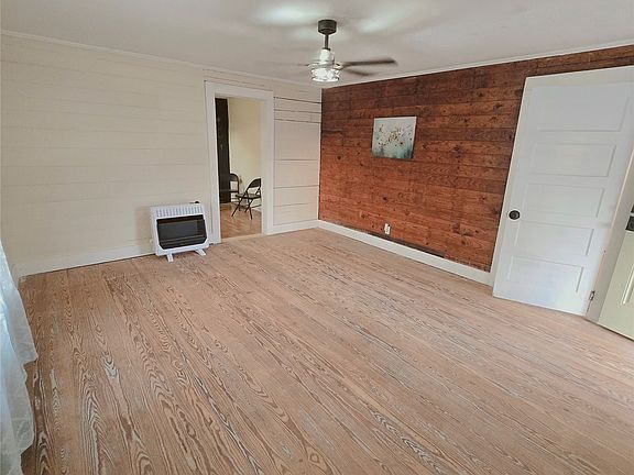 4th image of 404 N Hill St