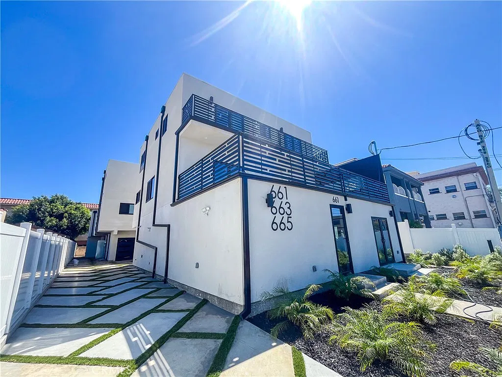 3 bed, 3.5 bath, 1360 sqft, $4,200 — Photo 1