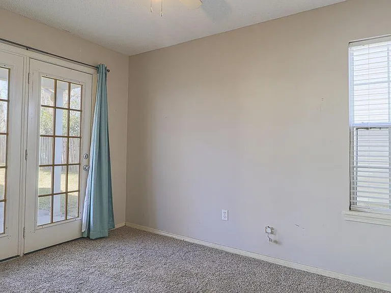 13472 Locust Hill Dr — Photo 12