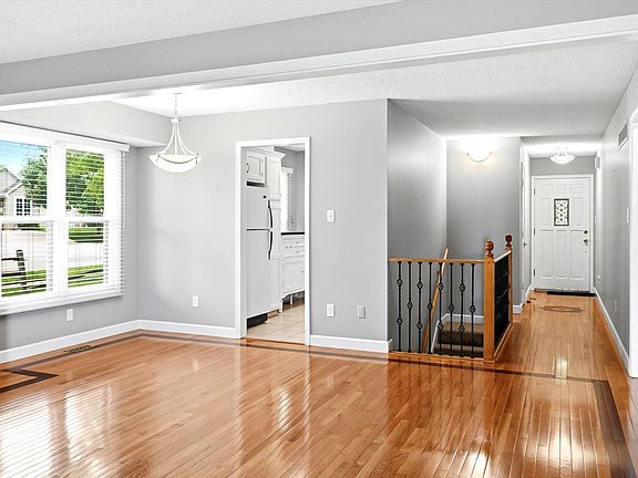 5th image of 5500 SW Stonegate Ct