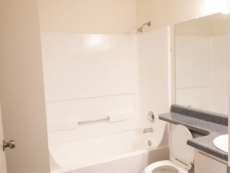 Walnutwood Apartments — Photo 18