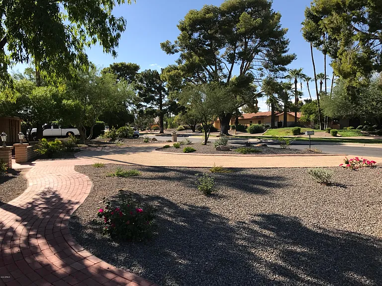 185 E Cercado Ln — Photo 6