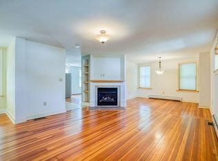 4 Center Ct #4A, Northampton, MA 01060