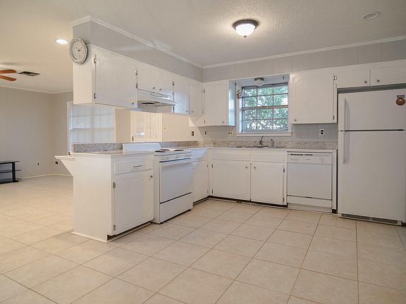 4th image of 111 Valencia Dr
