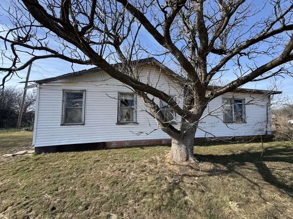 510 E Franklin Ave, Electra, TX 76360