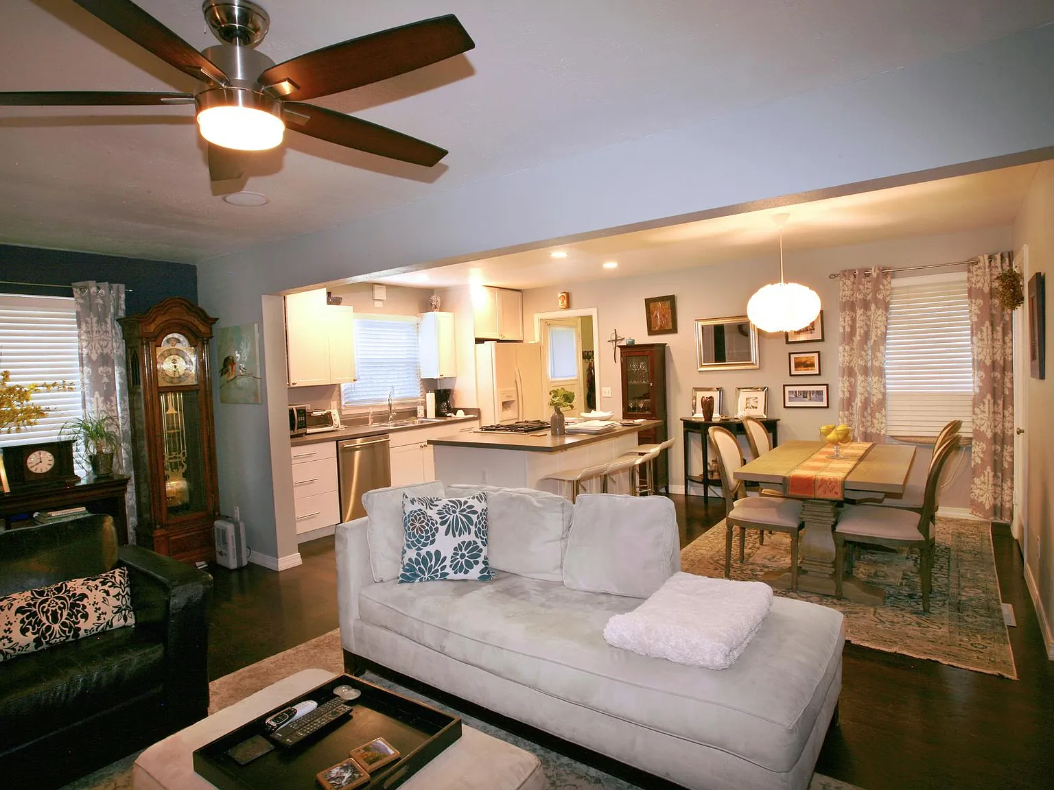 2 bed, 1047 sqft, $2,300 — Photo 4