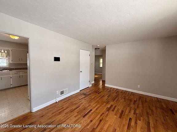 4th image of 3533 Glenwood Ave
