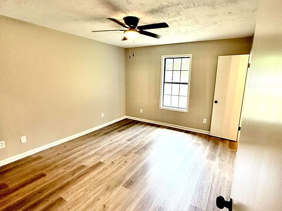 4th image of 35 Oak Ridge Ln