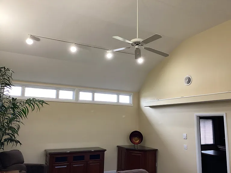 143 Robinhood Dr — Photo 9