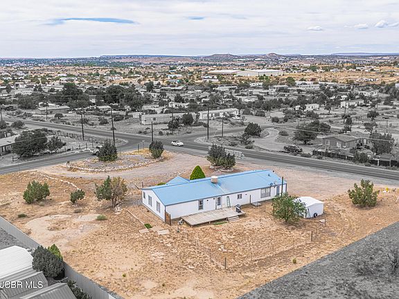 4th image of 100 Goldenrod Ave