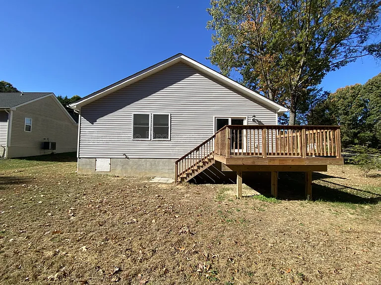 77 Lakeview Dr — Photo 38