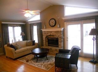 943 S Locust St, Sycamore, IL 60178