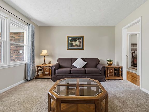 4th image of 26 Emerald Ln
