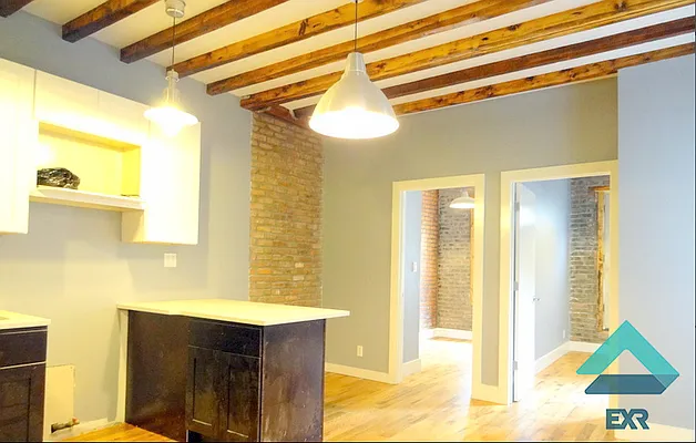 Rented by EXR | media 10