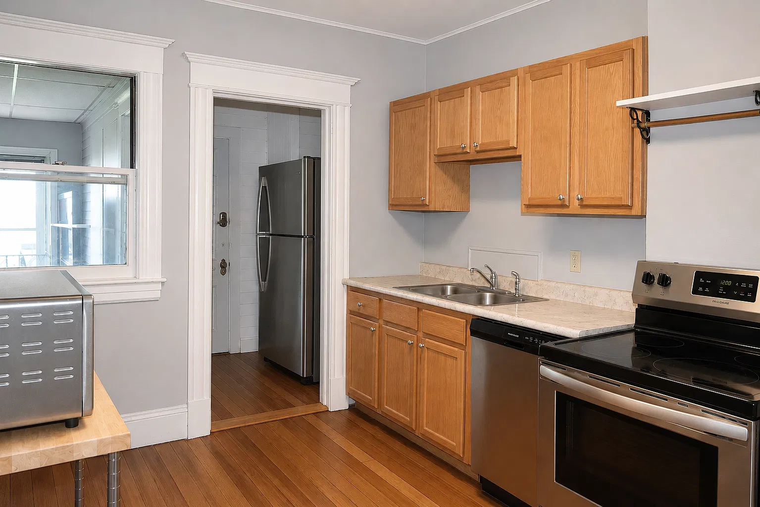 4 bed, $4,000 — Photo 1